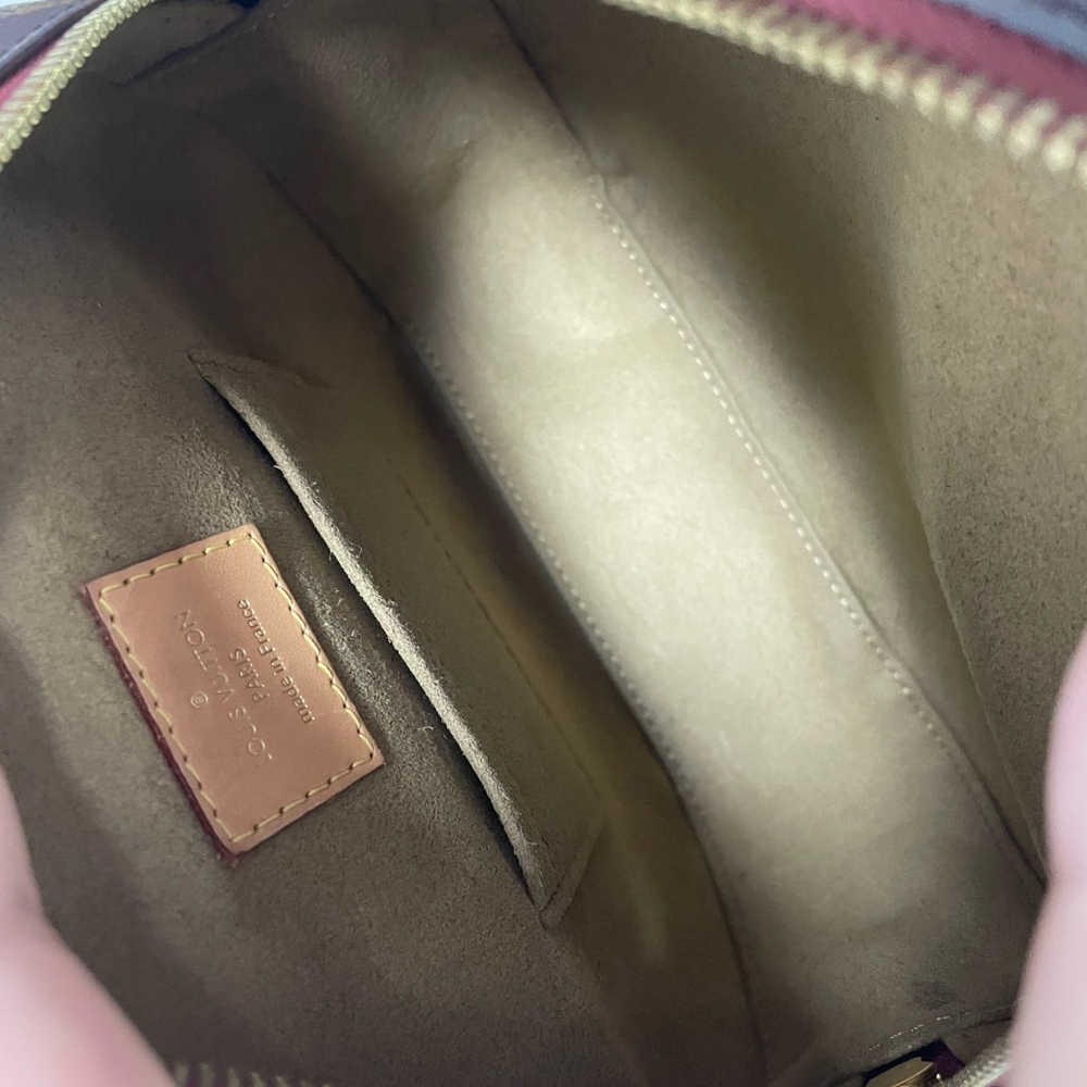 Louis Vuitton Monogram Crossbody Bag - Picture 4 of 7